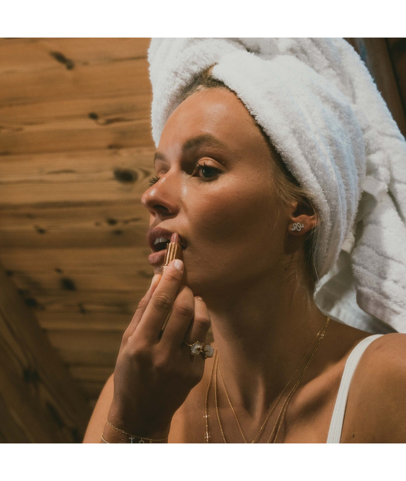 Puces d'oreilles serpent blanc